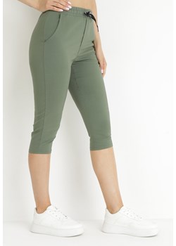 Ciemnozielone Spodnie o Długości 3/4 z Gumką w Pasie Denika ze sklepu Born2be Odzież w kategorii Spodnie damskie - zdjęcie 157297805