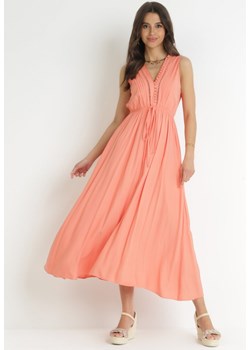 Pomarańczowa Wiskozowa Sukienka Maxi z Gumką w Pasie i Ozdobnym Dekoltem Nashira ze sklepu Born2be Odzież w kategorii Sukienki - zdjęcie 157297915