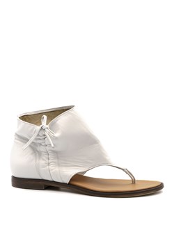 Białe skórzane zabudowane sandały japonki PSL3370 ze sklepu NESCIOR w kategorii Sandały damskie - zdjęcie 157303729