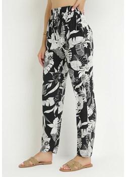 Czarne Spodnie z Gumką w Pasie w Kwiaty z Bawełny Naerna ze sklepu Born2be Odzież w kategorii Spodnie damskie - zdjęcie 157540335