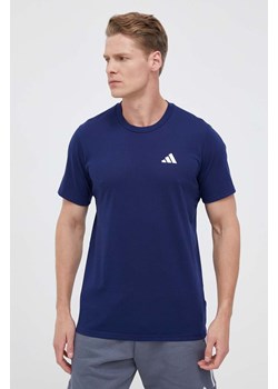 adidas Performance t-shirt treningowy Train Essentials Feelready kolor granatowy gładki ze sklepu ANSWEAR.com w kategorii T-shirty męskie - zdjęcie 157564739