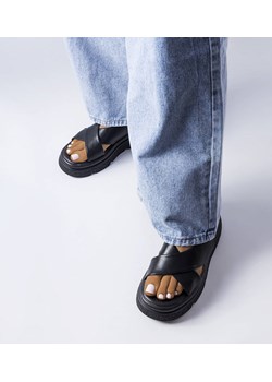 Czarne sandały na platformie Oakway ze sklepu gemre w kategorii Sandały damskie - zdjęcie 157573535