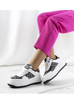 Białe sneakersy na wysokiej podeszwie Valpara ze sklepu gemre w kategorii Buty sportowe damskie - zdjęcie 157575255