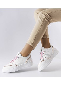 Białe sneakersy wiązane wstążką Pryor ze sklepu gemre w kategorii Buty sportowe damskie - zdjęcie 157582355