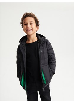 Reserved - Pikowana kurtka z kapturem - czarny ze sklepu Reserved w kategorii Kurtki chłopięce - zdjęcie 157585848