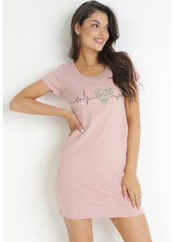 Jasnoróżowa Dopasowana Sukienka T-shirtowa z Nadrukiem i Kieszeniami Asala ze sklepu Born2be Odzież w kategorii Sukienki - zdjęcie 157593268