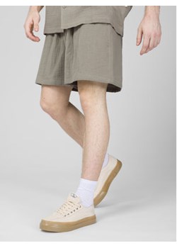 Outhorn Szorty sportowe OTHSS23TSHOM137 Zielony Regular Fit ze sklepu MODIVO w kategorii Spodenki męskie - zdjęcie 157596209