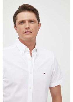 Tommy Hilfiger koszula bawełniana męska kolor biały slim z kołnierzykiem button-down ze sklepu ANSWEAR.com w kategorii Koszule męskie - zdjęcie 157622786