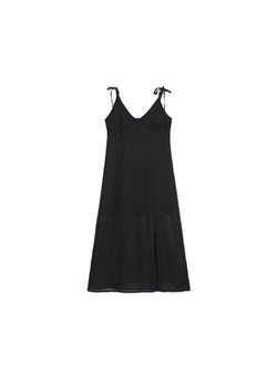 Cropp - Czarna sukienka midi z rozcięciem - czarny ze sklepu Cropp w kategorii Sukienki - zdjęcie 157623428