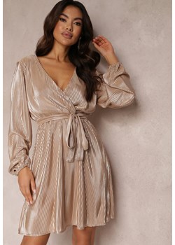 Beżowo-Złota Błyszcząca Sukienka Kopertowa Jarnei ze sklepu Renee odzież w kategorii Sukienki - zdjęcie 157625917