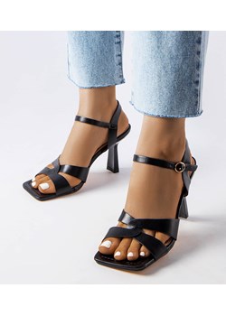 Czarne sandały na szpilce z paskiem Karolina ze sklepu gemre w kategorii Sandały damskie - zdjęcie 157628919