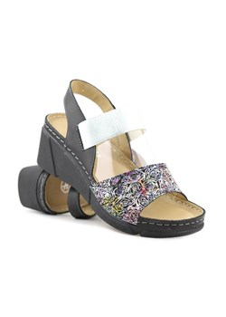 Skórzane sandały damskie na koturnie - HELIOS Komfort 118, czarne ze sklepu ulubioneobuwie w kategorii Sandały damskie - zdjęcie 158038419