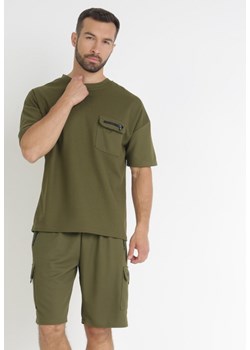 Ciemnozielony 2-częściowy Komplet Dresowy T-shirt z Kieszenią i Szorty z Gumką w Pasie Hyreusa ze sklepu Born2be Odzież w kategorii Spodnie męskie - zdjęcie 158463246