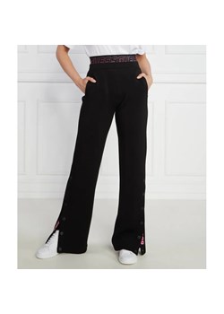 GUESS ACTIVE Spodnie dresowe ALETHA SCUBA | Straight fit ze sklepu Gomez Fashion Store w kategorii Spodnie damskie - zdjęcie 158493927
