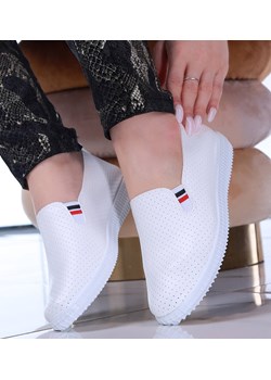 Wkładane białe damskie buty sportowe /E6-2 14246 T299/ ze sklepu Pantofelek24.pl w kategorii Trampki damskie - zdjęcie 158497349