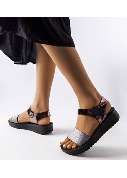 Szare sandały na koturnie Blask ze sklepu gemre w kategorii Sandały damskie - zdjęcie 158499329