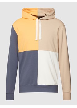 Bluza z kapturem i elastycznymi wykończeniami model ‘100 % NATURE’ ze sklepu Peek&Cloppenburg  w kategorii Bluzy męskie - zdjęcie 158531908