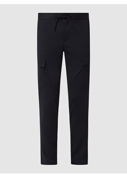 Spodnie sportowe o kroju relaxed slim fit z dodatkiem wiskozy ze sklepu Peek&Cloppenburg  w kategorii Spodnie męskie - zdjęcie 158540609