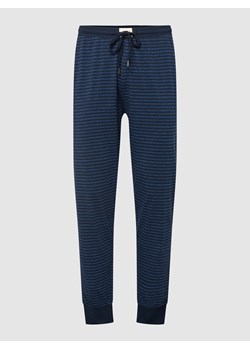 Spodnie dresowe z wzorem w paski ze sklepu Peek&Cloppenburg  w kategorii Spodnie męskie - zdjęcie 158548609