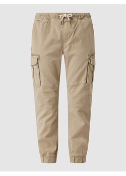 Spodnie cargo z detalem z logo ze sklepu Peek&Cloppenburg  w kategorii Spodnie męskie - zdjęcie 158591699