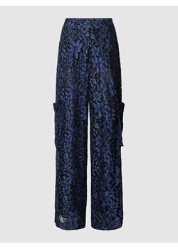 Spodnie z kwiatowym wzorem na całej powierzchni model ‘ALVA’ ze sklepu Peek&Cloppenburg  w kategorii Spodnie damskie - zdjęcie 158689296
