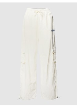 Spodnie z nadrukiem z logo model ‘Louda’ ze sklepu Peek&Cloppenburg  w kategorii Spodnie damskie - zdjęcie 158701506