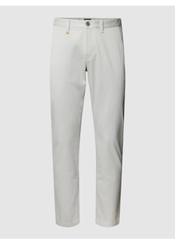 Chinosy z detalami z logo model ‘Taber’ ze sklepu Peek&Cloppenburg  w kategorii Spodnie męskie - zdjęcie 158756789
