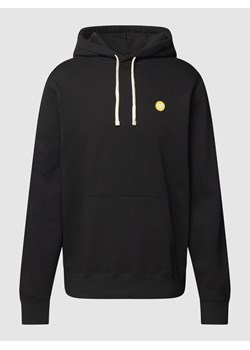 Bluza z kapturem i kieszenią kangurką model ‘Ian’ ze sklepu Peek&Cloppenburg  w kategorii Bluzy męskie - zdjęcie 158822406
