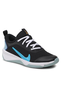 Buty Nike Omni Multi-Court (Gs) DM9027 005 Black/Blue Lightning ze sklepu eobuwie.pl w kategorii Buty sportowe dziecięce - zdjęcie 158862228