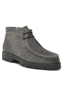 Trzewiki Tommy Hilfiger Suede Chukka Moccasin FM0FM04368 Dark Ash PTY ze sklepu eobuwie.pl w kategorii Buty zimowe męskie - zdjęcie 158922426