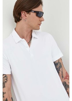 Abercrombie &amp; Fitch polo męski kolor biały gładki ze sklepu ANSWEAR.com w kategorii T-shirty męskie - zdjęcie 158966058
