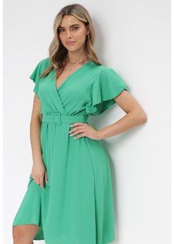 Zielona Sukienka z Kopertowym Dekoltem i Paskiem Sizue ze sklepu Born2be Odzież w kategorii Sukienki - zdjęcie 158966546