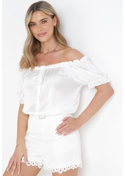 Biała Bluzka Hiszpanka z Guzikami Primianne ze sklepu Born2be Odzież w kategorii Bluzki damskie - zdjęcie 159008139