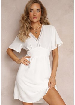 Biała Sukienka Mini z Gumkami w Pasie i Koronkowym Dekoltem Azriele ze sklepu Renee odzież w kategorii Sukienki - zdjęcie 159161087
