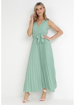 Zielona Plisowana Sukienka Maxi z Gumką w Pasie i Materiałowym Paskiem Biak ze sklepu Born2be Odzież w kategorii Sukienki - zdjęcie 159164836
