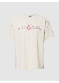 T-shirt z nadrukiem z napisem model ‘SHI WORKSHOP’ ze sklepu Peek&Cloppenburg  w kategorii T-shirty męskie - zdjęcie 159173408