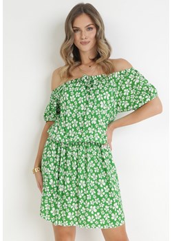 Zielona Rozkloszowana Sukienka Mini z Hiszpańskim Dekoltem i Gumką w Talii z Wiskozy Jassinta ze sklepu Born2be Odzież w kategorii Sukienki - zdjęcie 159213169