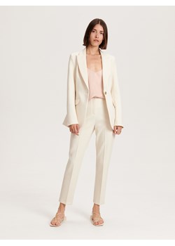 Reserved - Spodnie z kantem - złamana biel ze sklepu Reserved w kategorii Spodnie damskie - zdjęcie 159265279