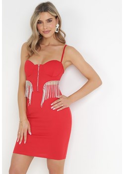 Czerwona Dopasowana Sukienka z Wycięciem w Talii i Łańcuszkami Amaura ze sklepu Born2be Odzież w kategorii Sukienki - zdjęcie 159316649