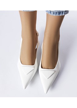 Białe sandały na niskim obcasie Gougeon ze sklepu gemre w kategorii Czółenka - zdjęcie 159326268