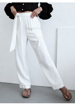 Spodnie Cambell Białe ze sklepu Lisa Mayo w kategorii Spodnie damskie - zdjęcie 160049908