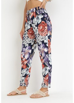 Granatowe Spodnie w Kwiatowy Wzór z Prostymi Nogawkami Lelene ze sklepu Born2be Odzież w kategorii Spodnie damskie - zdjęcie 160066858