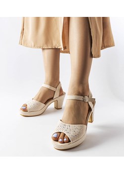 Beżowe sandały na słupku Beltane ze sklepu gemre w kategorii Sandały damskie - zdjęcie 160092409