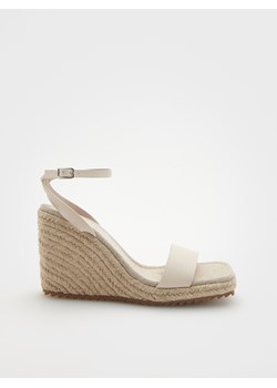 Reserved - Sandały na koturnie - złamana biel ze sklepu Reserved w kategorii Espadryle damskie - zdjęcie 160094725