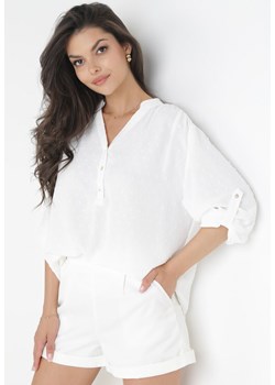 Biała Bluzka z Tkaniny Plumeti z Dłuższym Tyłem Amoretie ze sklepu Born2be Odzież w kategorii Bluzki damskie - zdjęcie 160140669