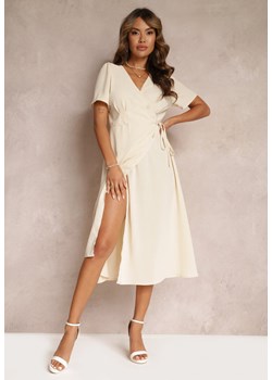 Jasnobeżowa Sukienka Midi z Kopertowym Dekoltem i Wiązaniem w Pasie Elisanu ze sklepu Renee odzież w kategorii Sukienki - zdjęcie 160197819