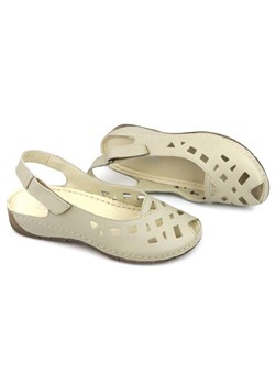 Skórzane sandały damskie z wycięciami - Helios Komfort 4027, ecru ze sklepu ulubioneobuwie w kategorii Sandały damskie - zdjęcie 160213186