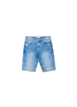 Cropp - Jeansowe szorty z efektem sprania materiału - niebieski ze sklepu Cropp w kategorii Spodenki męskie - zdjęcie 160284596