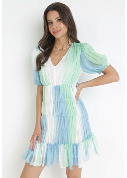 Zielona Rozkloszowana Sukienka Mini z Falbankami i Głębokim Dekoltem Edvige ze sklepu Born2be Odzież w kategorii Sukienki - zdjęcie 160410398