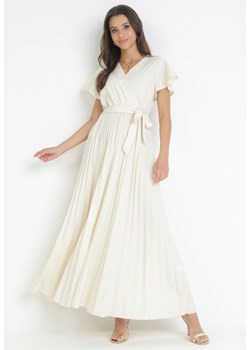 Jasnobeżowa Elegancka Sukienka Maxi w Plisy z Kopertowym Dekoltem i Wiązaniem Thessi ze sklepu Born2be Odzież w kategorii Sukienki - zdjęcie 160410455